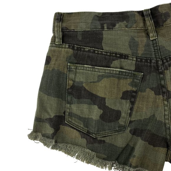 FREE PEOPLE We the Free Camo Combo Distressed Raw Hem Cutoffs Size 24 - Picture 5 of 14